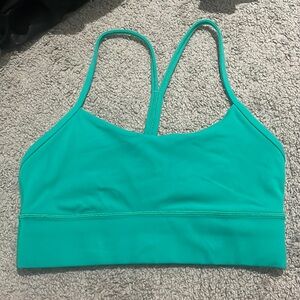 Lululemon sports bra, only worn a few times, in great condition